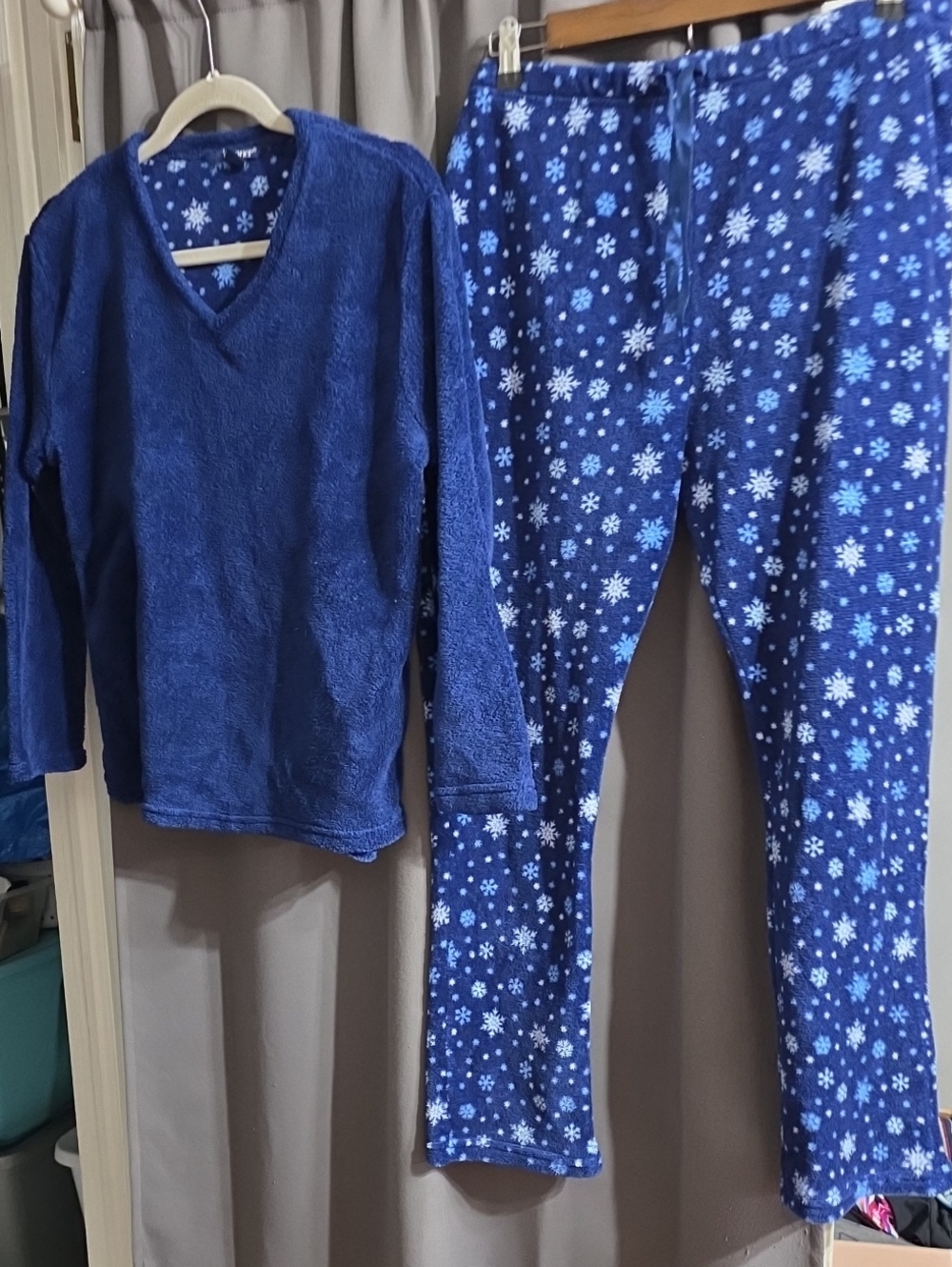 Isotoner Women's Pajamas Navy W/Snowflakes Fuzzy Cozy Warm Sz XL EUC